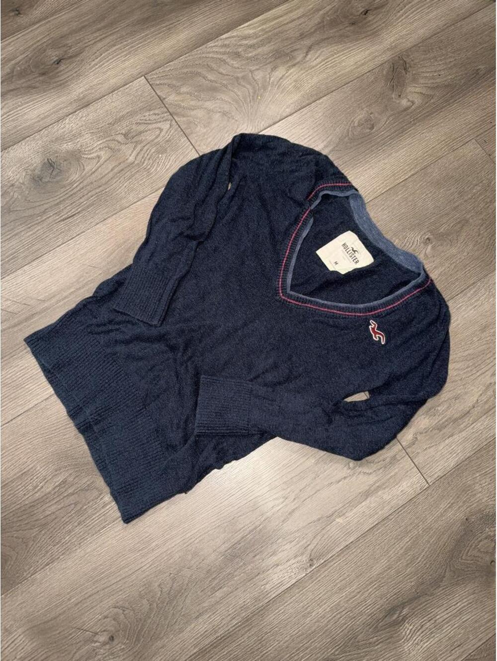 2000s Hollister V-Neck Knit Sweater